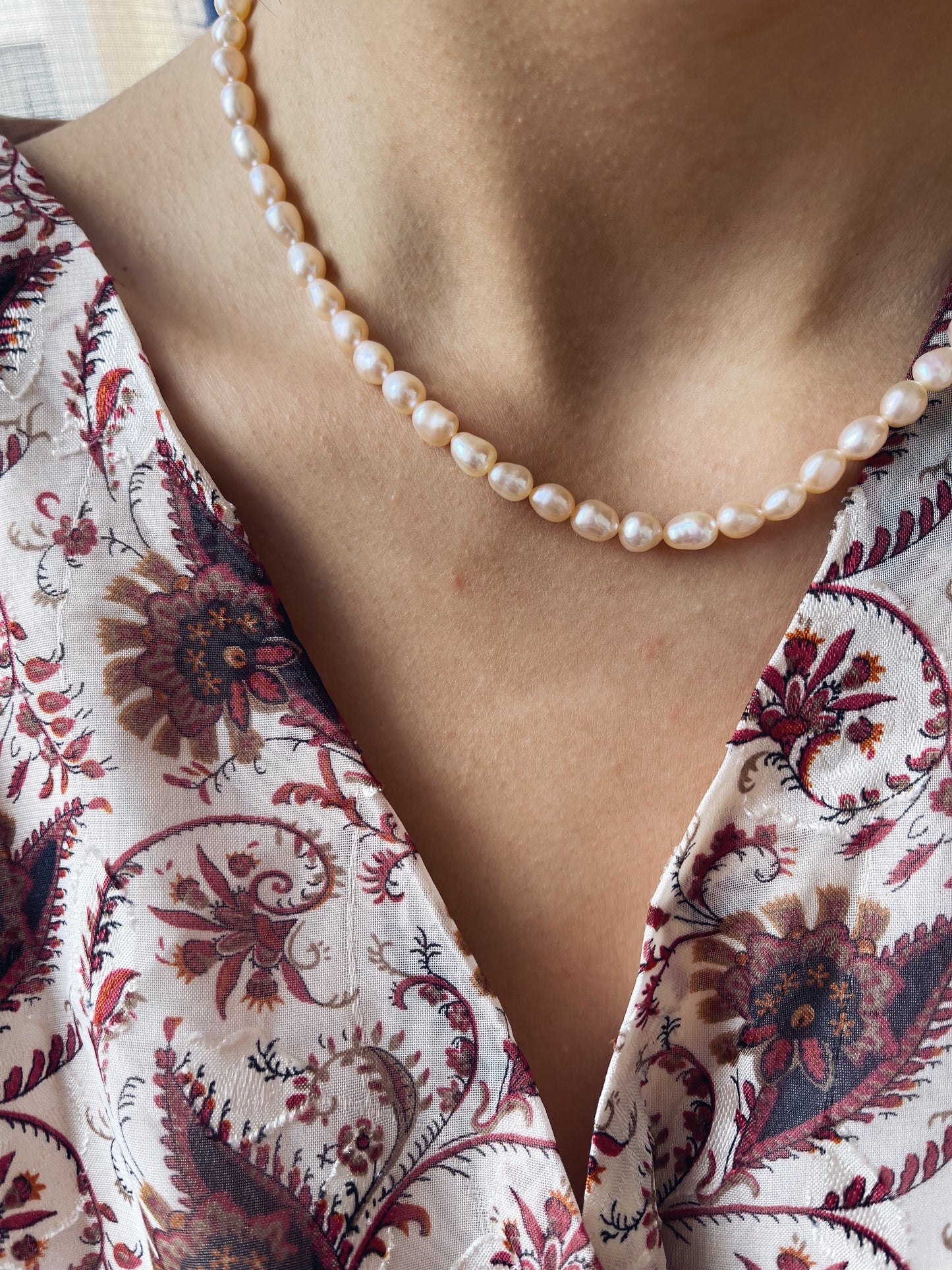 Collana con perle di fiume ovali rosa pesca
