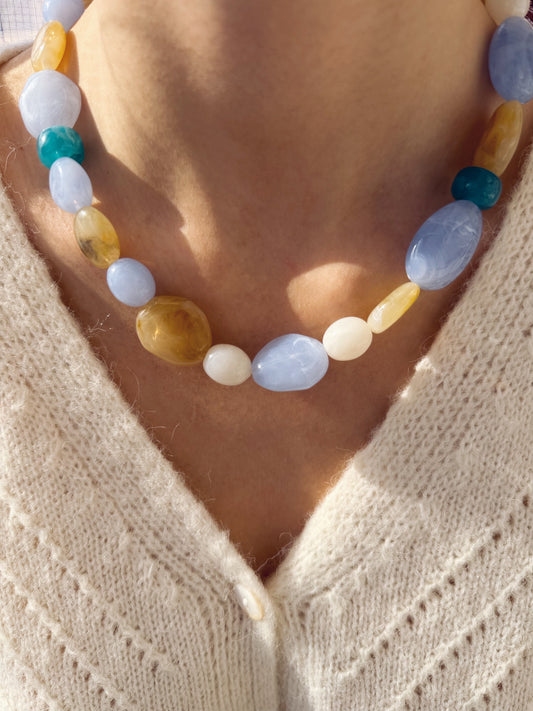 Collana in resina colorata