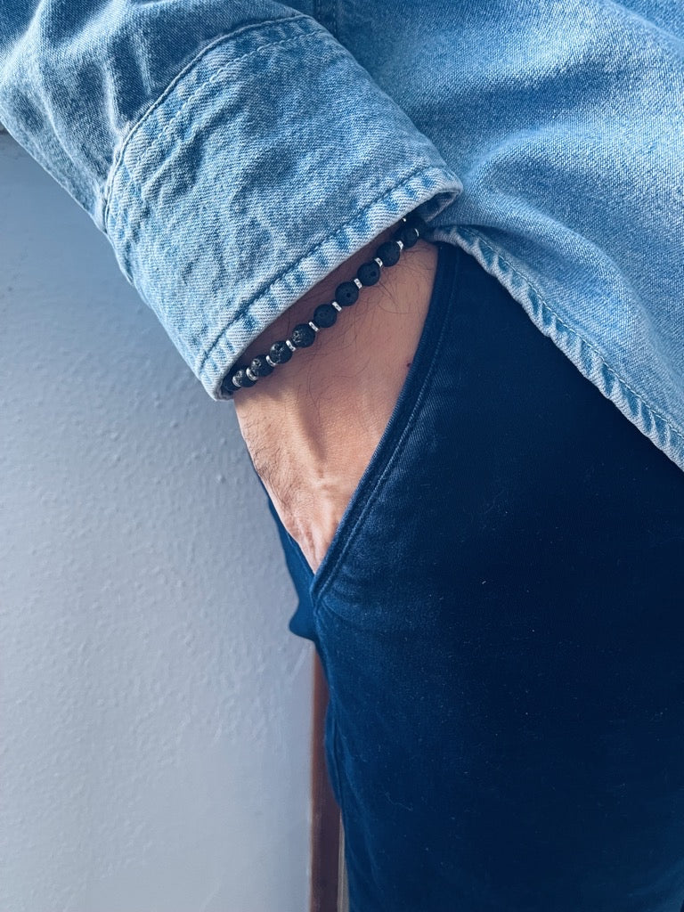 Bracciale con perline di pietra lavica e rondelle in acciaio