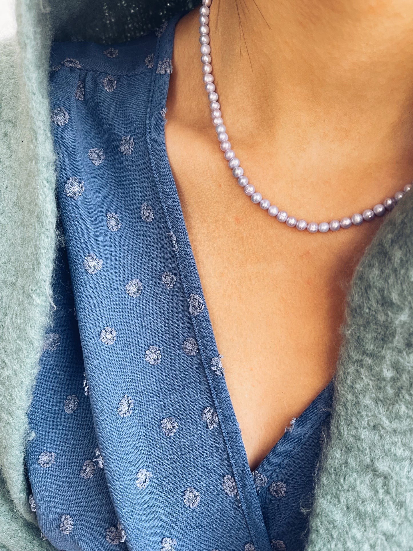 Collana con perle di fiume celesti modello cipolla