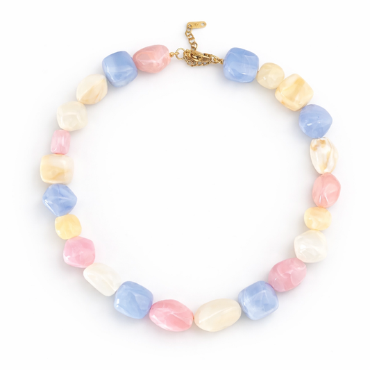 Collana in resina colorata
