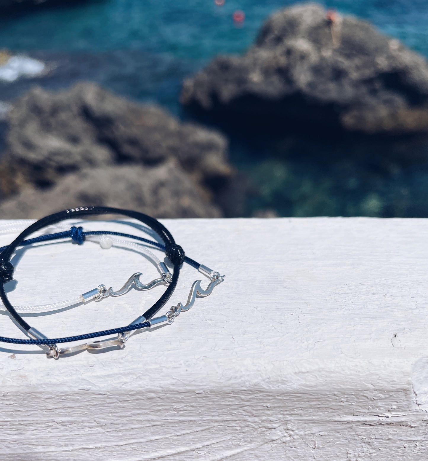 Bracciale con cordoncino e onda