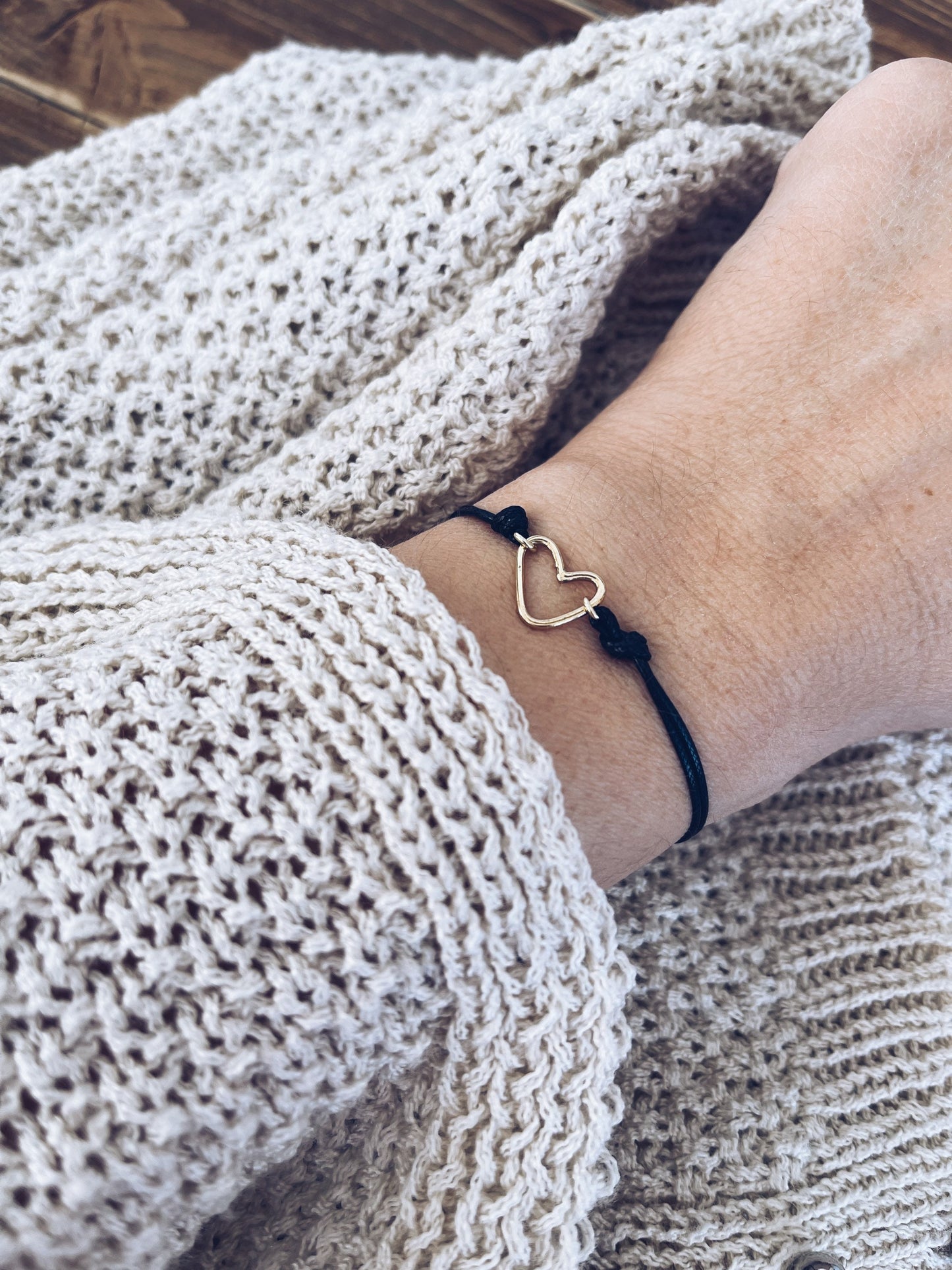 Bracciale con cordoncino e cuore