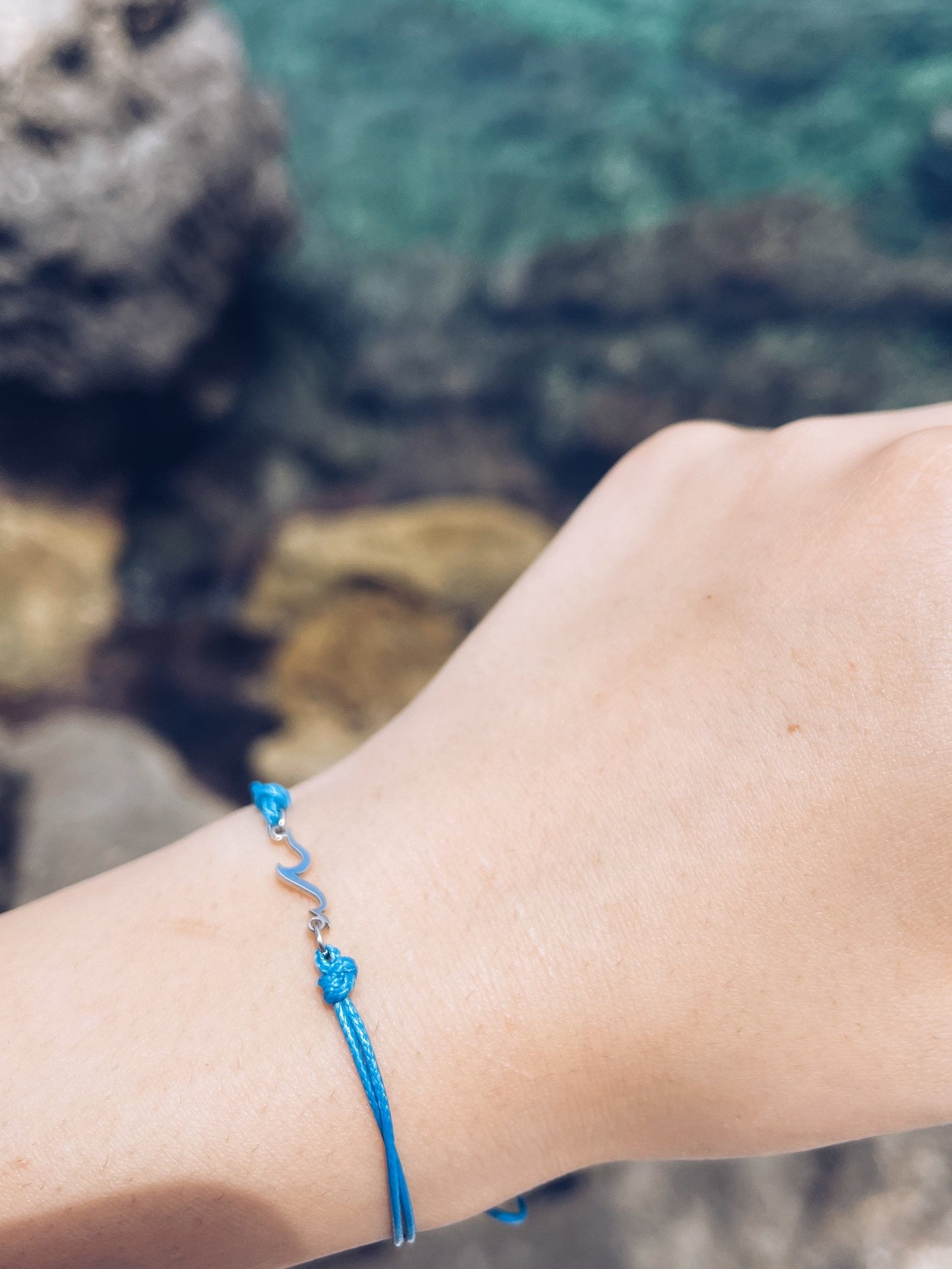 Bracciale con cordoncino e onda smaltata