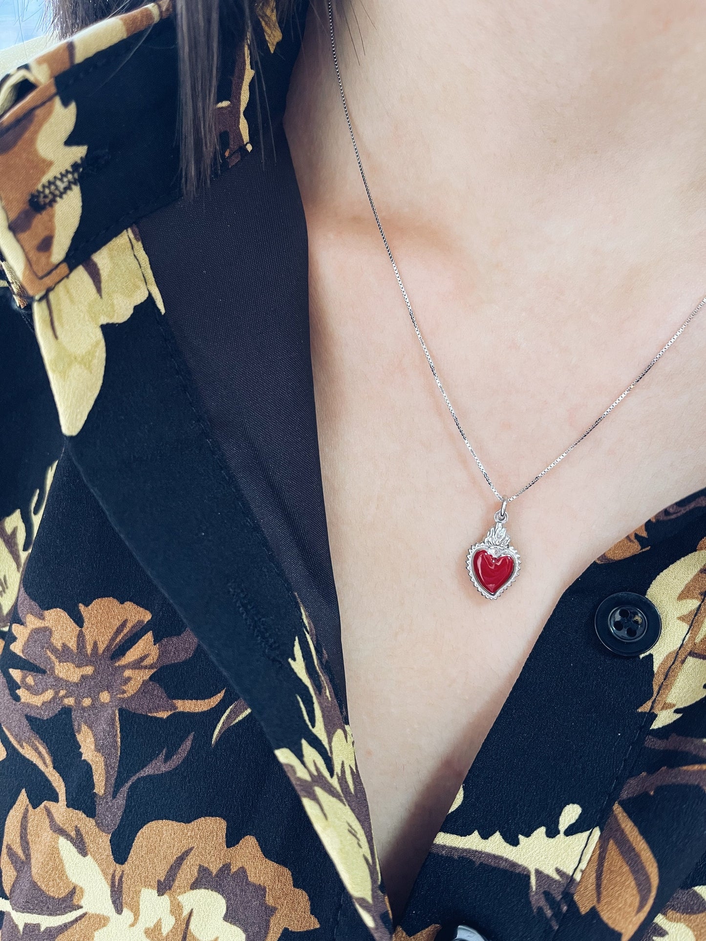 Collana in argento 925 e cuore sacro smaltato