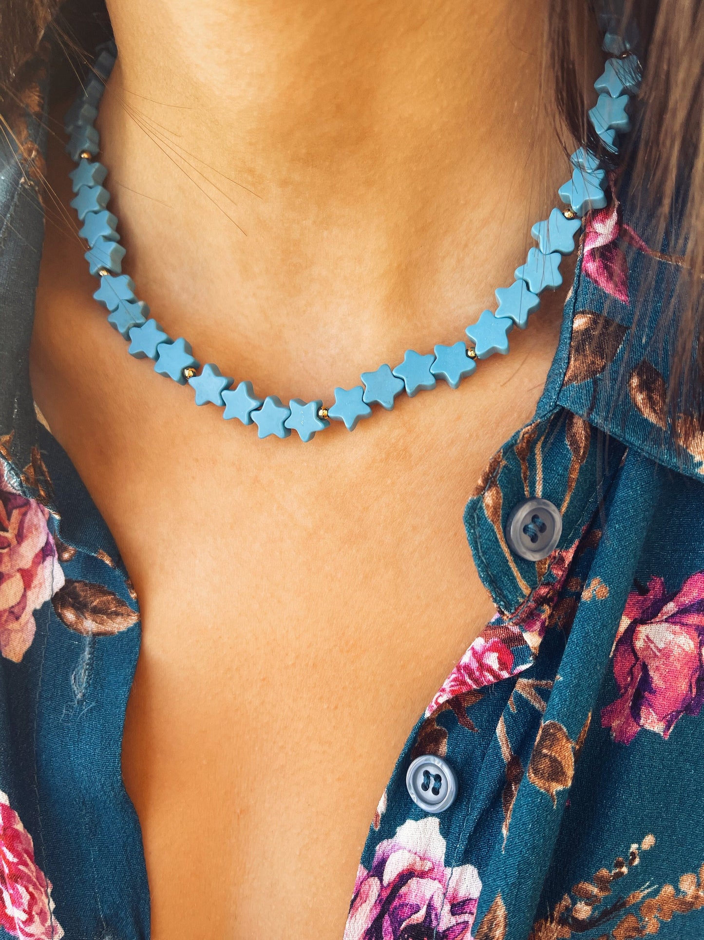 Collana con stelline in resina