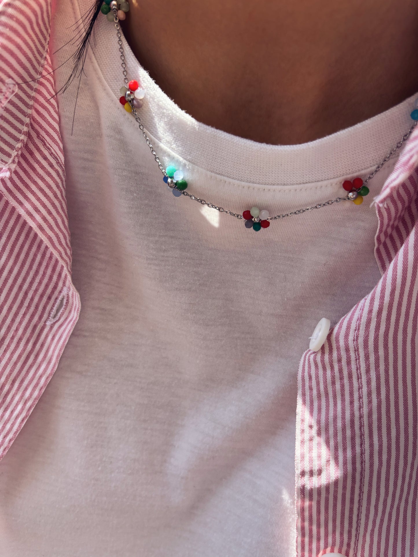 Collana in acciaio con margherite multicolor