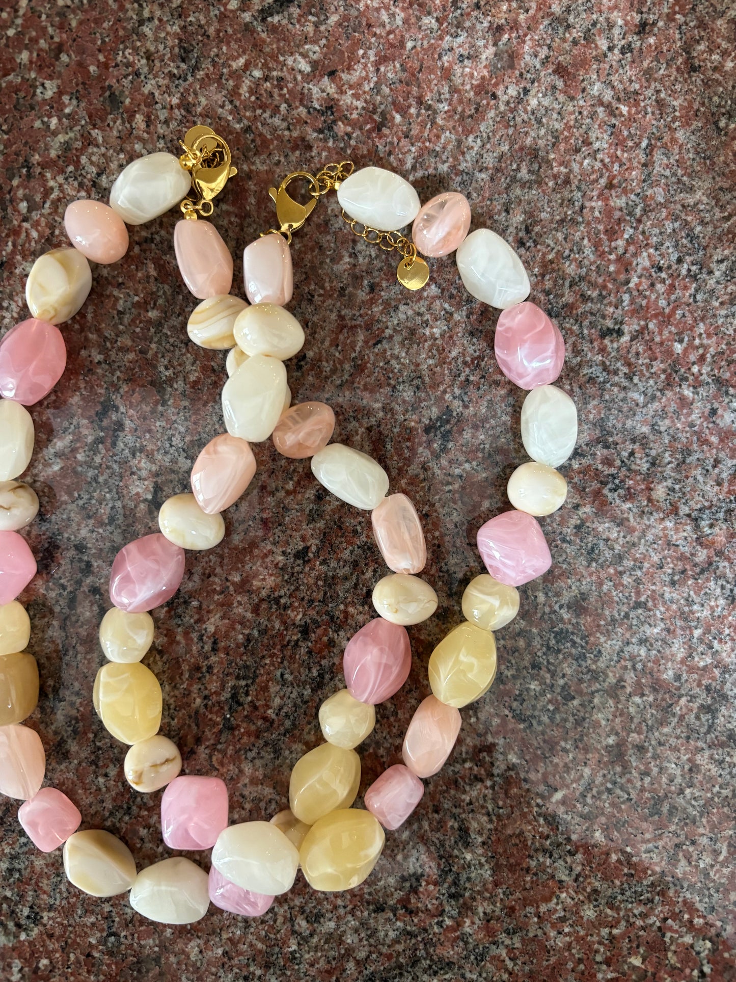 Maggie - Collana in resina colorata