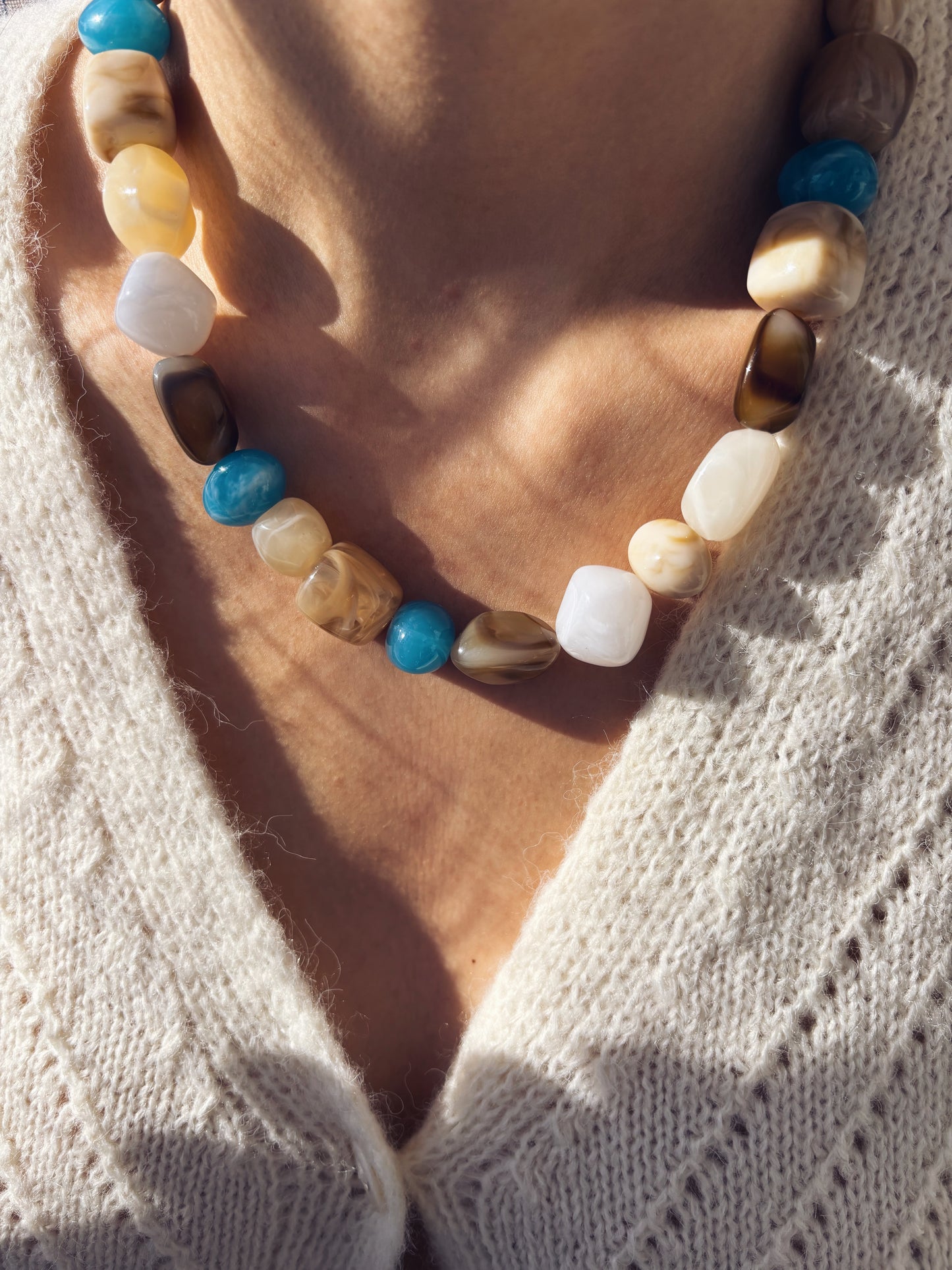 Collana in resina colorata