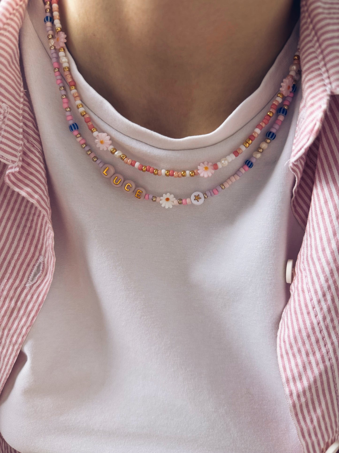 Collana con perline in vetro e letterine - beige