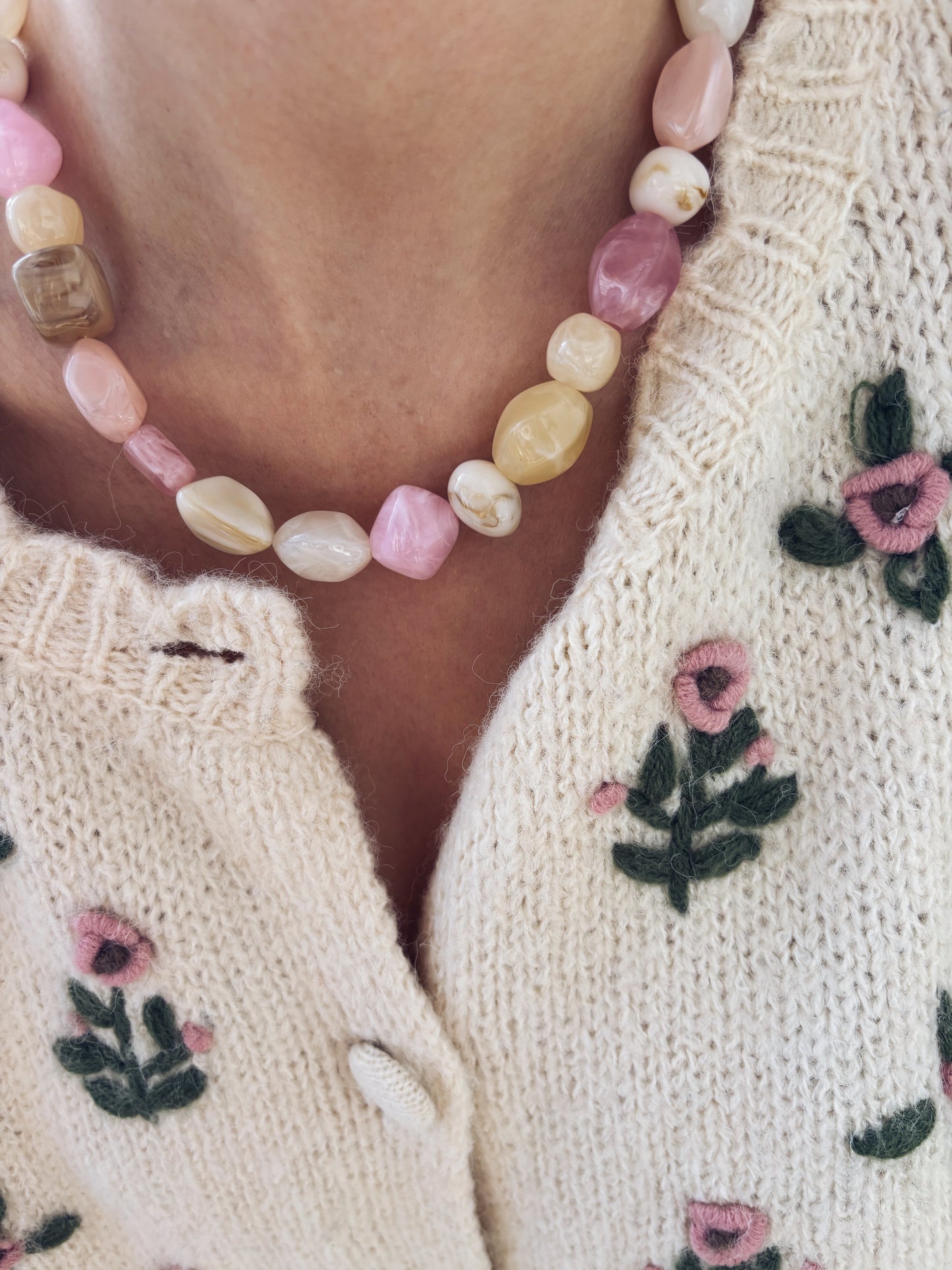 Maggie - Collana in resina colorata