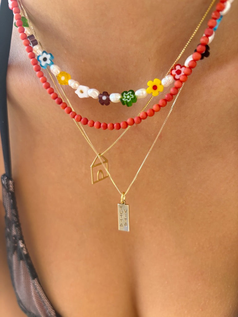 Collana con margherite in vetro di Murano e perle di fiume