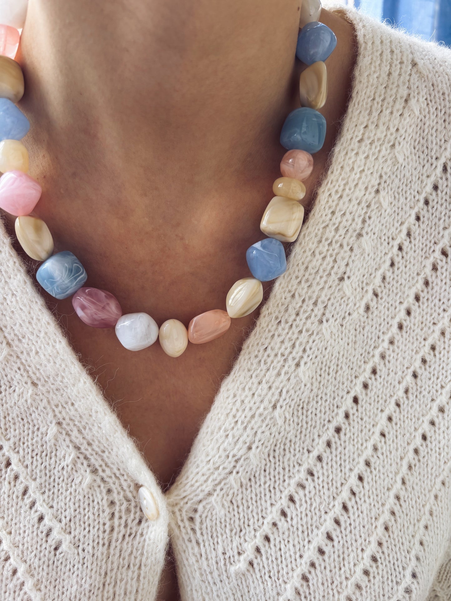 Collana in resina colorata