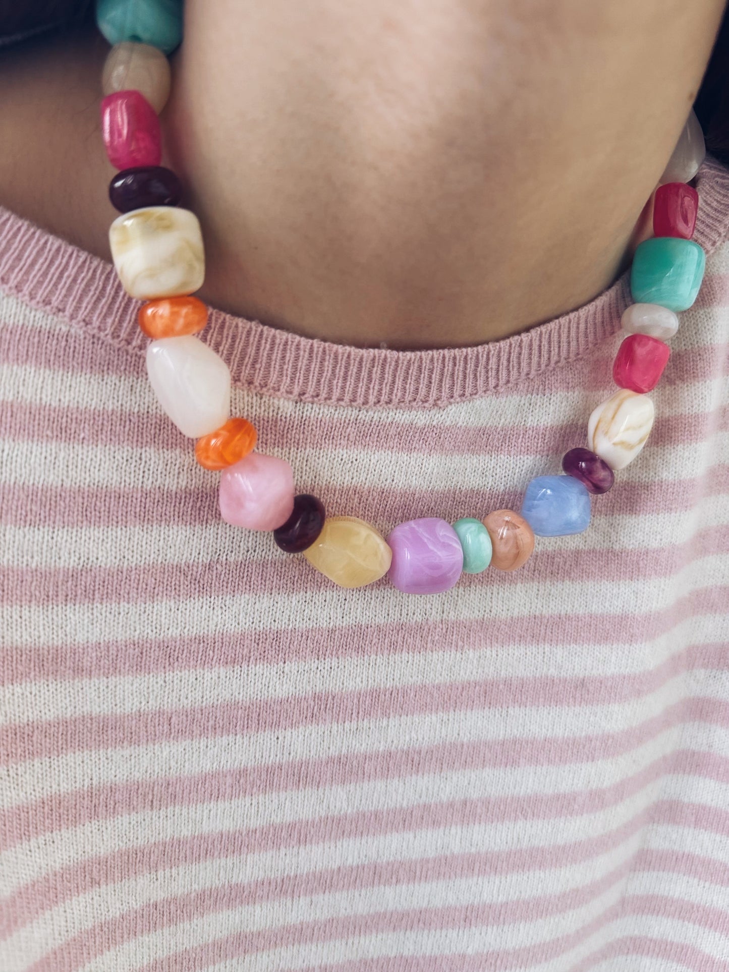Collana in resina colorata