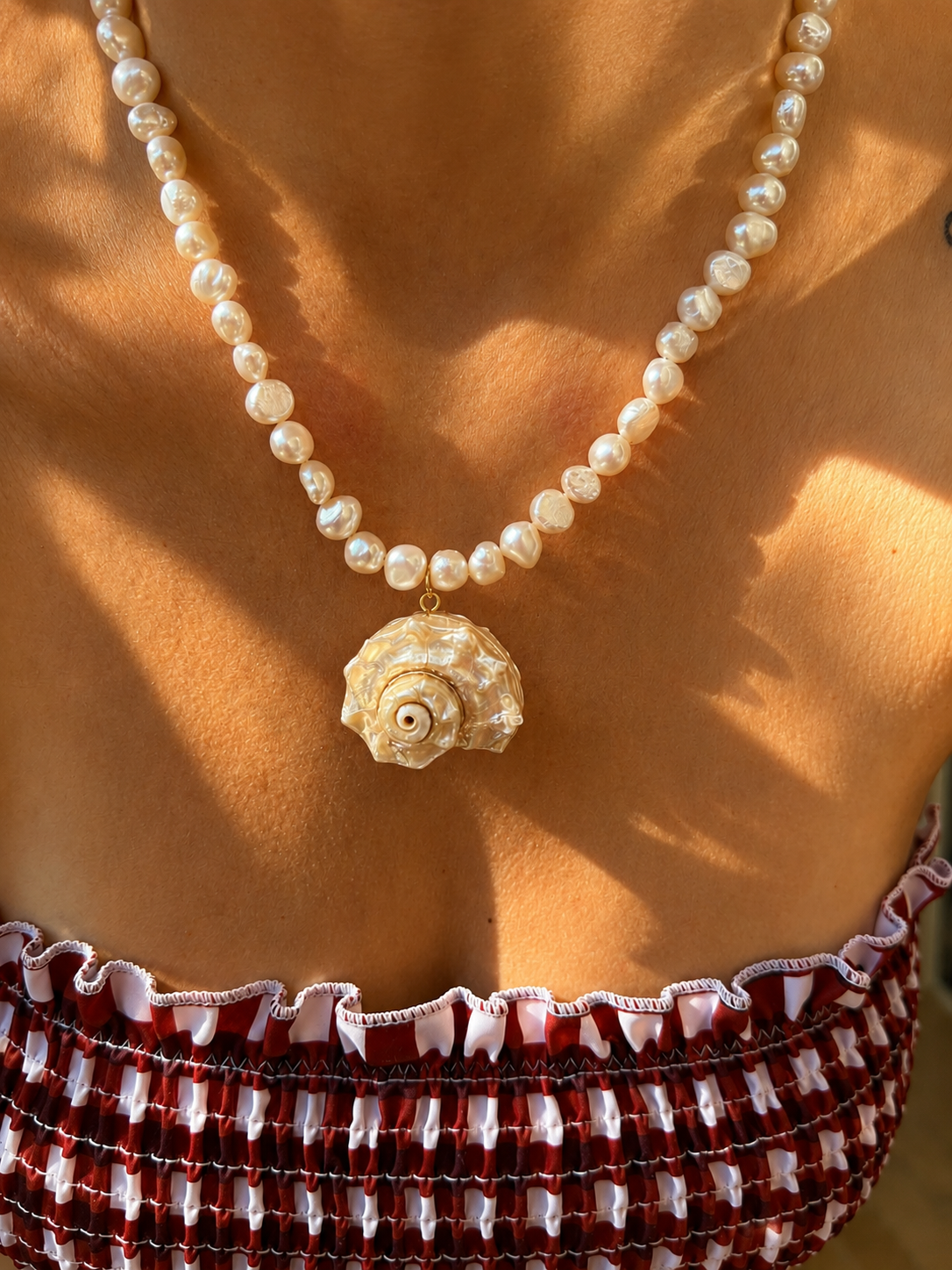 Collana con perle naturali e maxi conchiglia