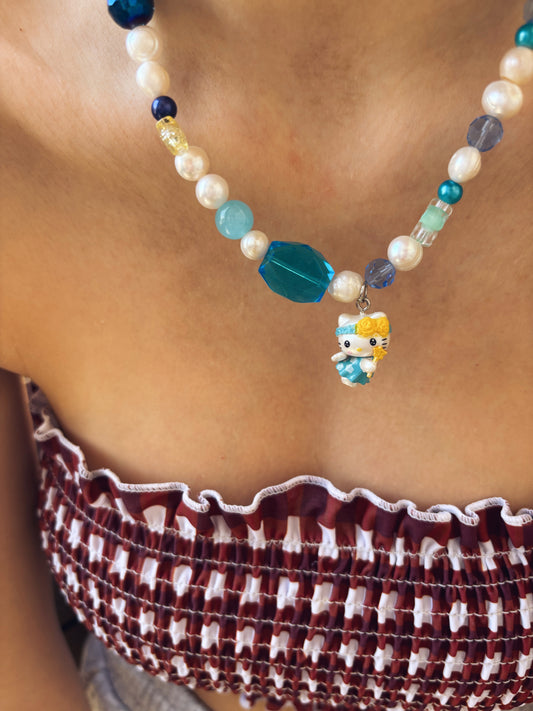 Collana con perline in vetro e ciondolo Kitty