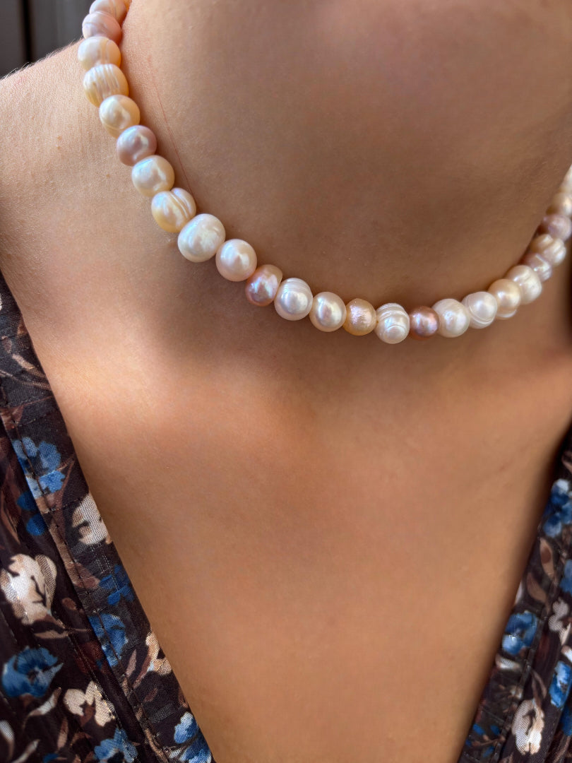 Collana con perle di fiume multicolor