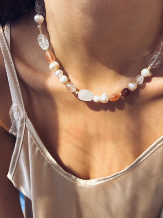 Giulia - Collana perle e sassolini di pietra di luna