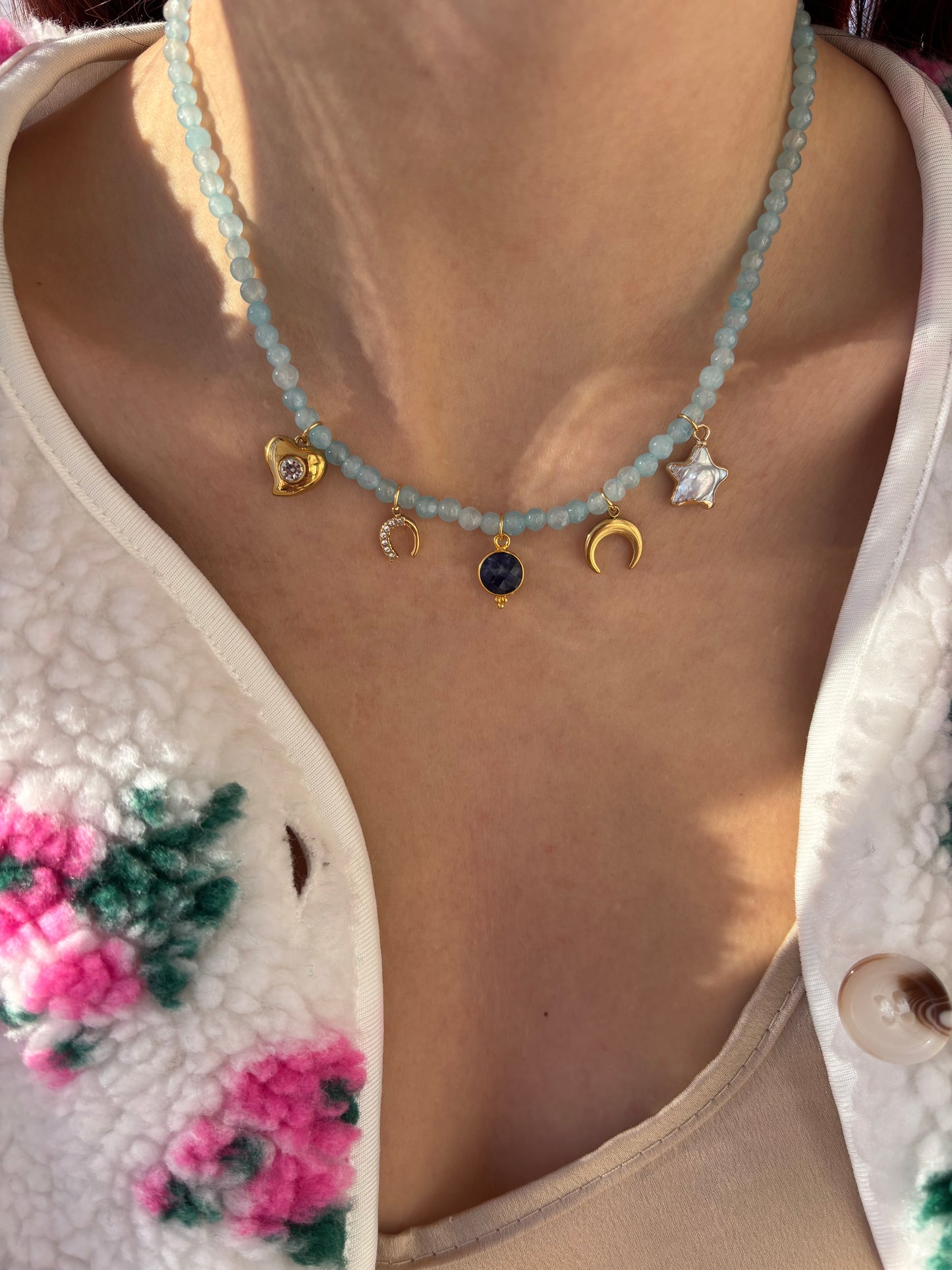 Collana multicharm in acquamarina con ciondoli e lapis