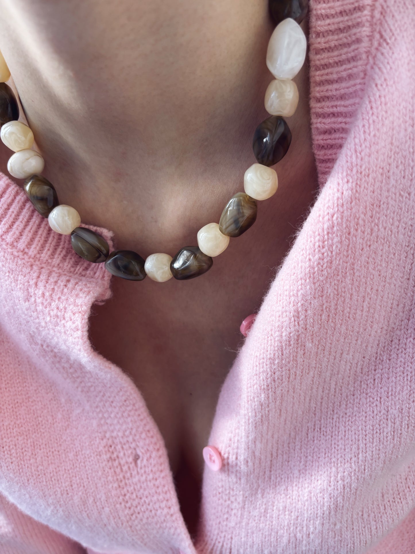 Collana in resina colorata