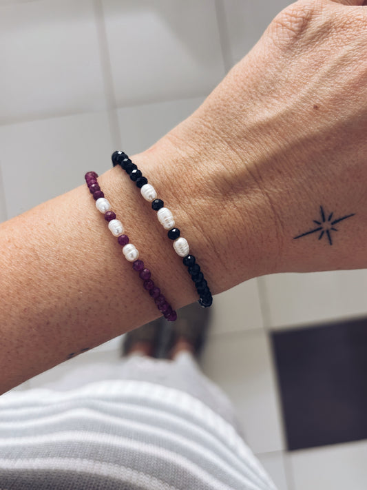 Bracciali con pietre dure e perle di fiume