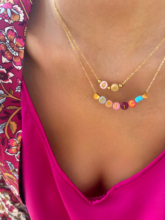 Collana in acciaio con letterine in resina