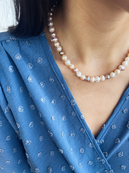 Collana con perle di fiume multicolor