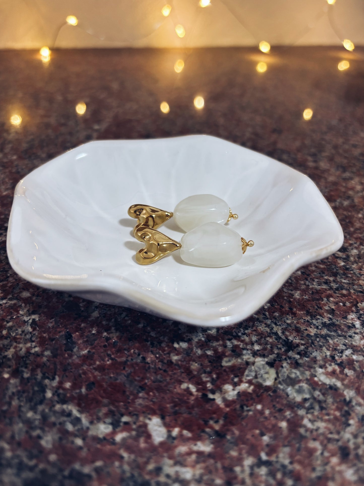 Orecchini in acciaio e resina - bianco