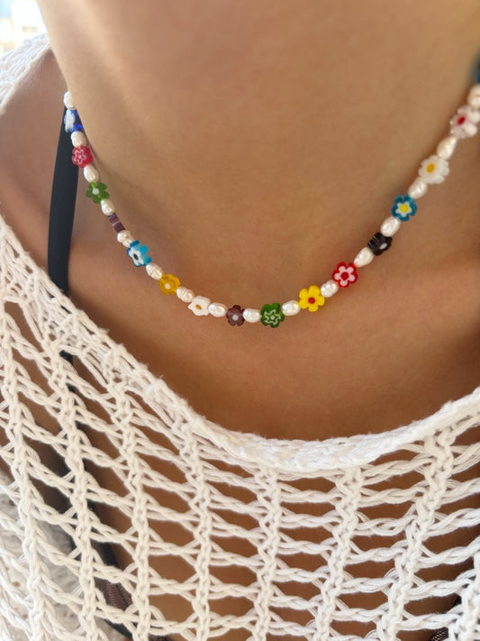 Collana con margherite in vetro di Murano e perle di fiume