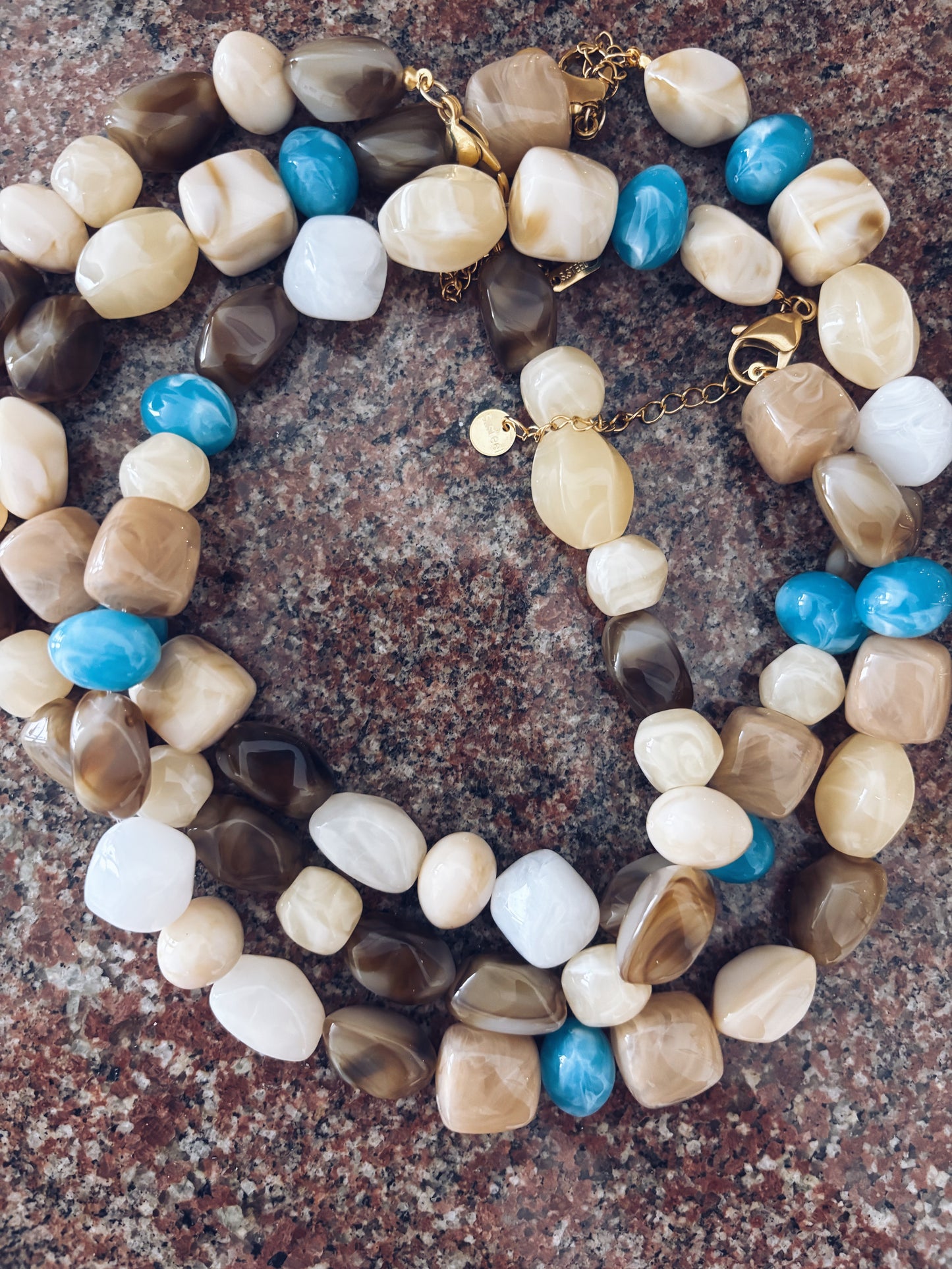 Collana in resina colorata