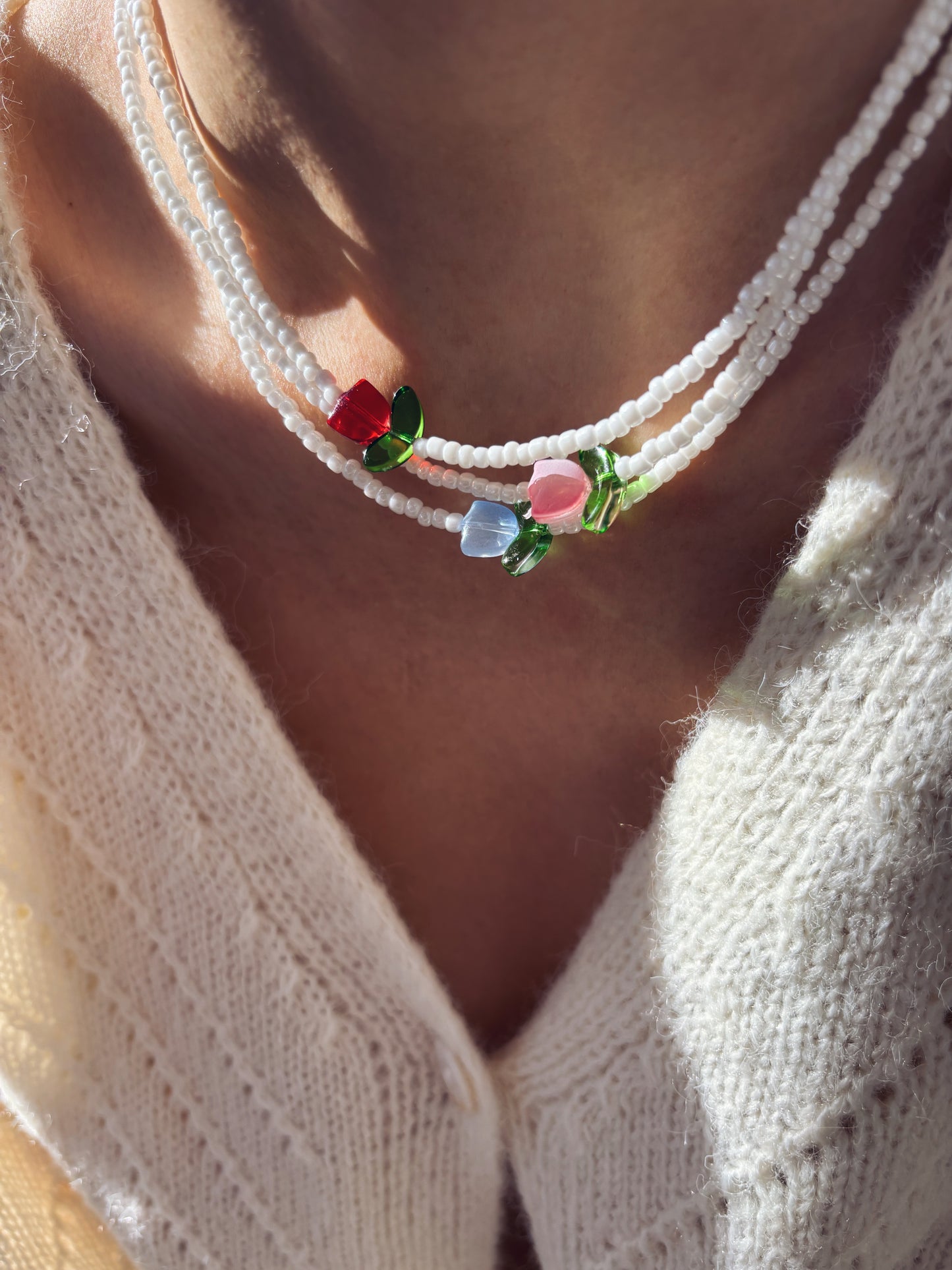 Collana con perline rocailles e tulipano in vetro