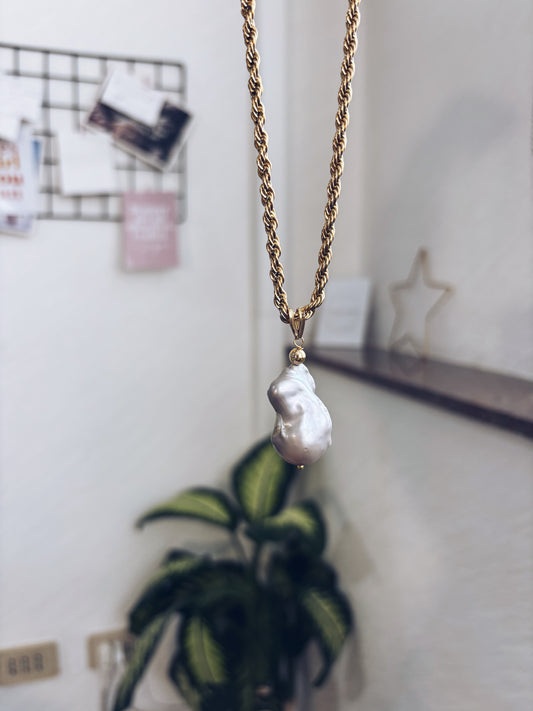 Charm perla barocca naturale grigia