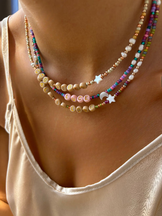 Collane con perline rocailles e letterine colorate - Fall Edition
