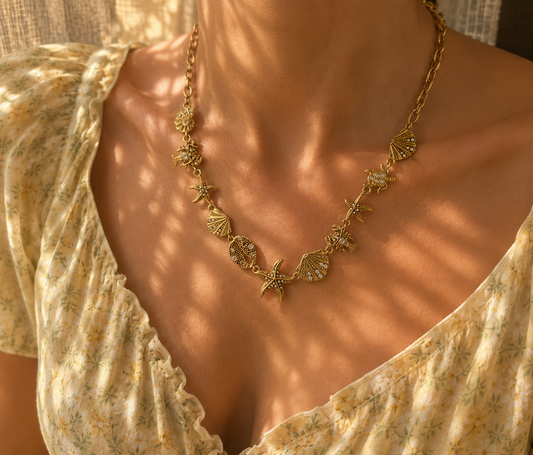 Collana in acciaio oro con soggetti marini con zirconi
