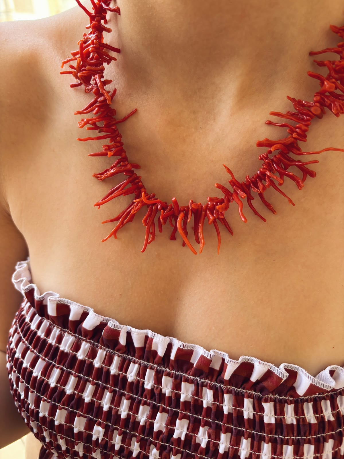Collana con rami di corallo rosso naturale