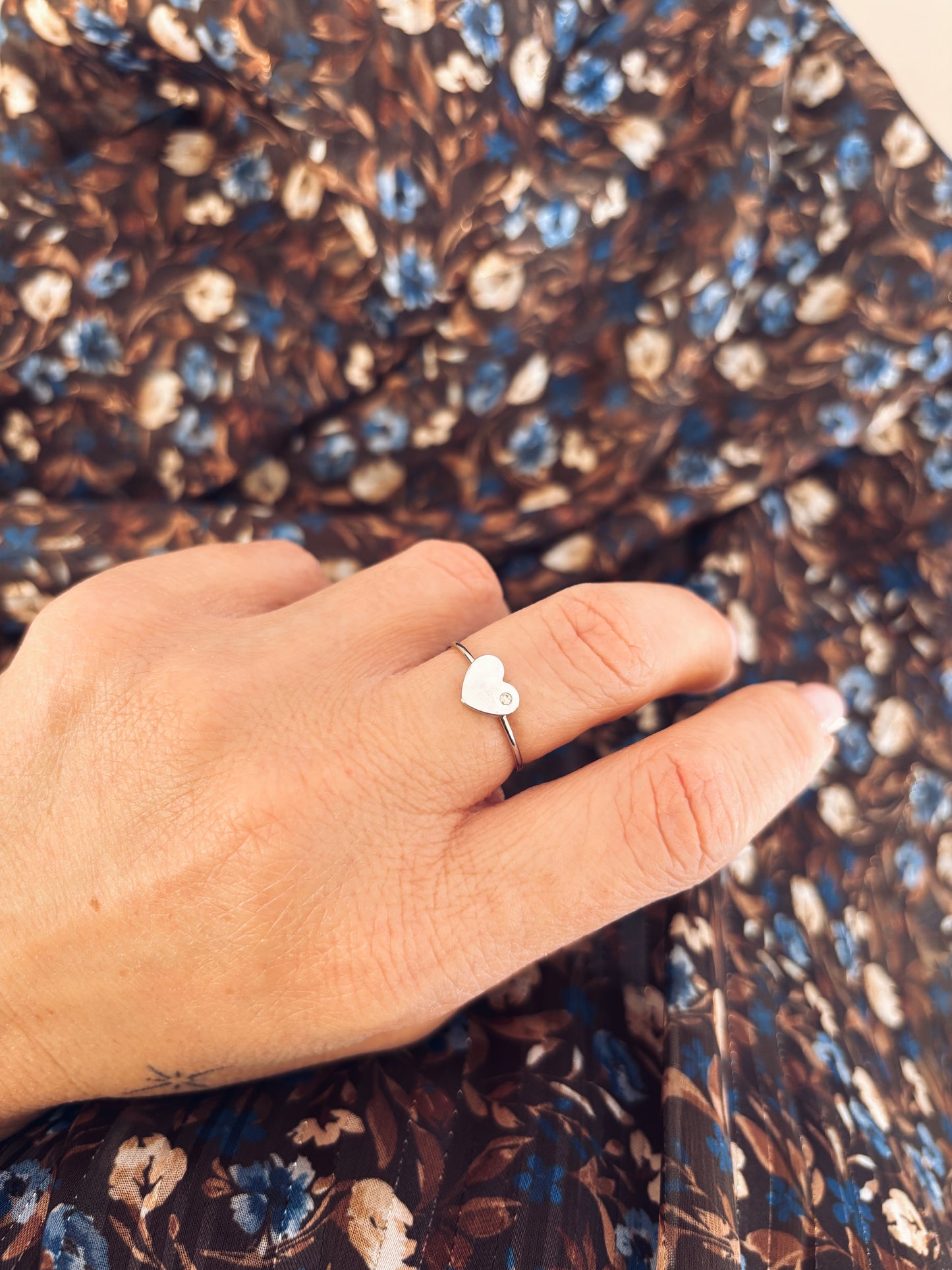 Anello cuore in acciaio con mini zircone