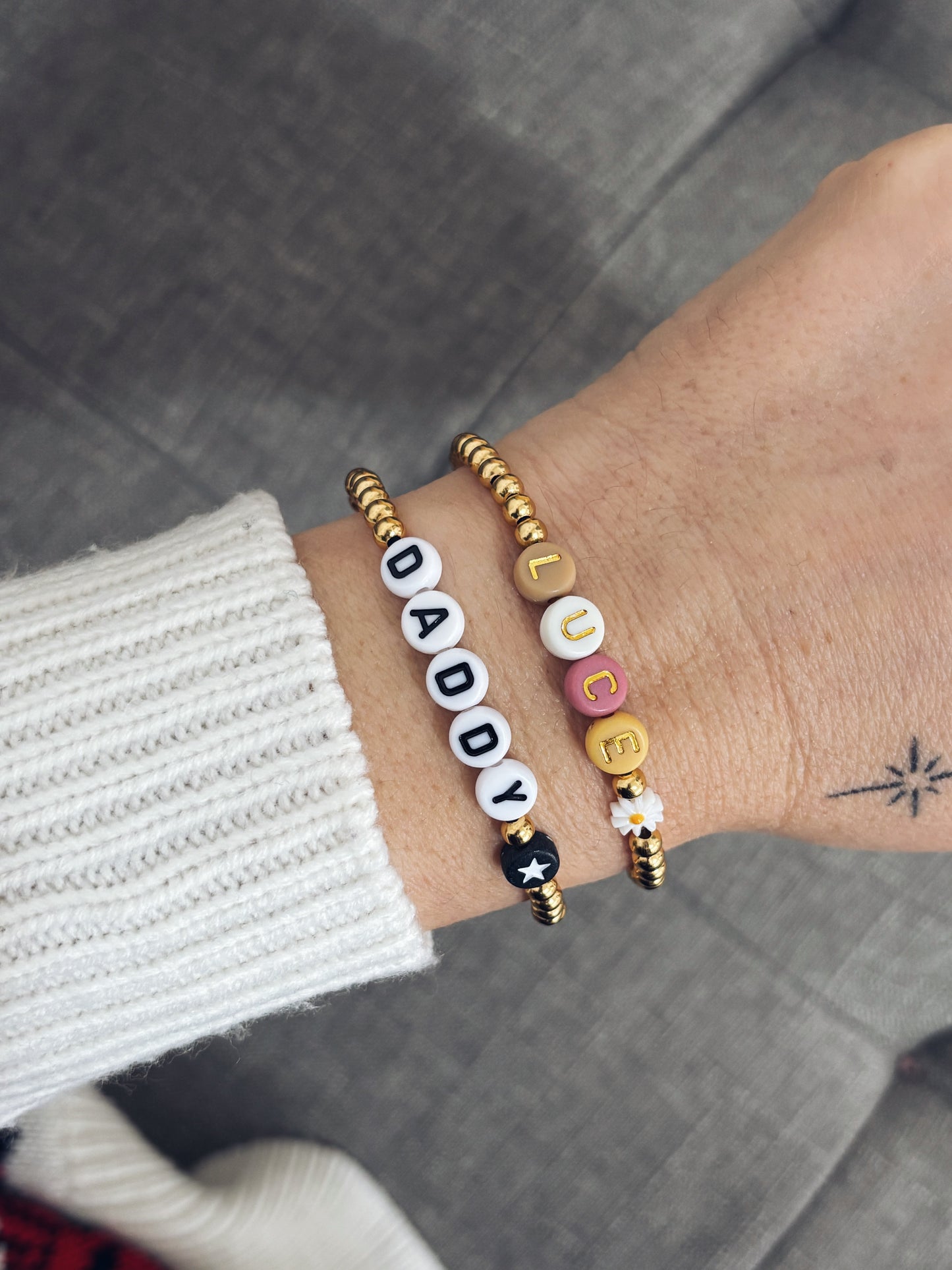 Bracciali con perline in acciaio e letterine da personalizzare