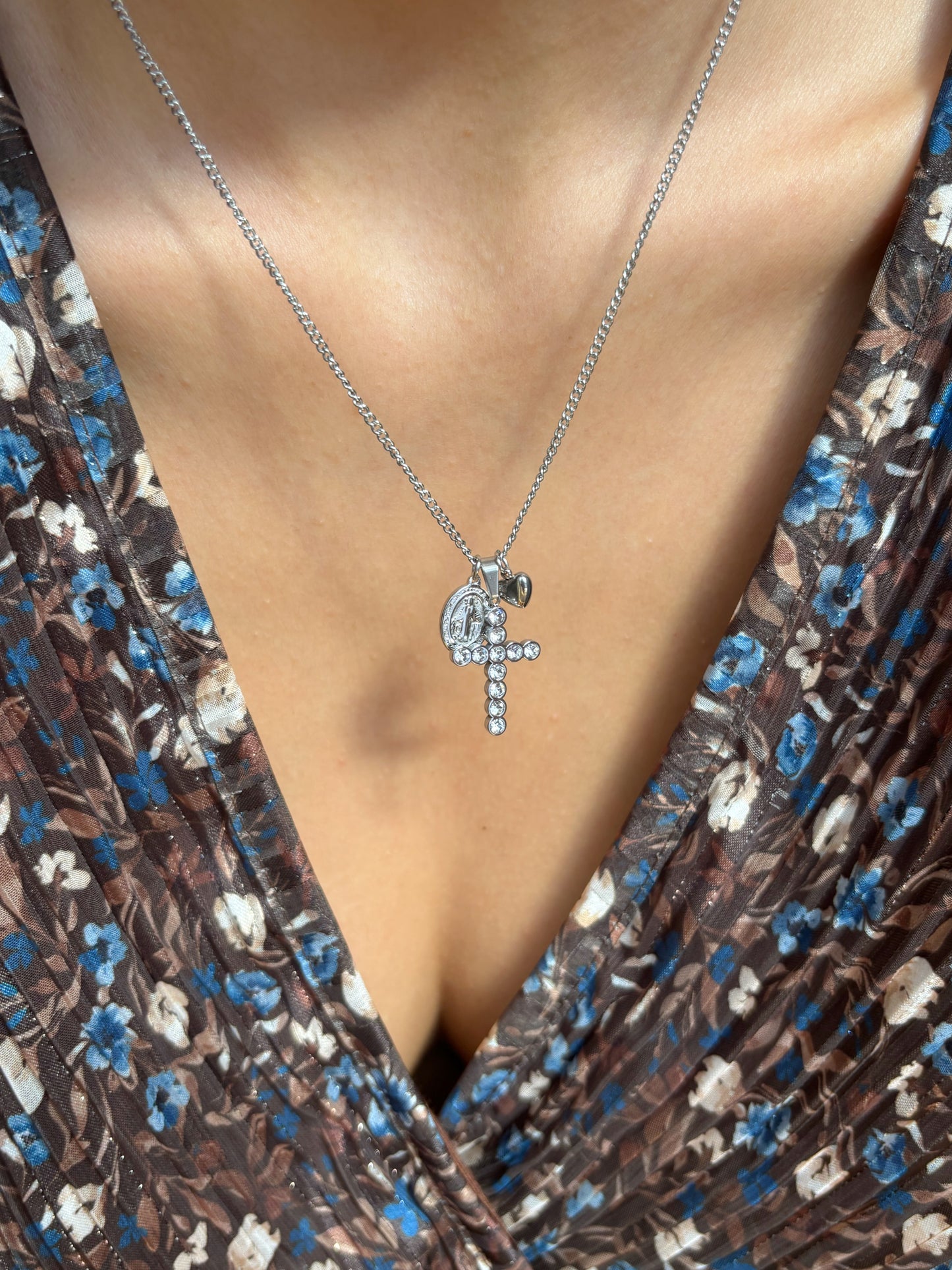 Collana in acciaio con charm
