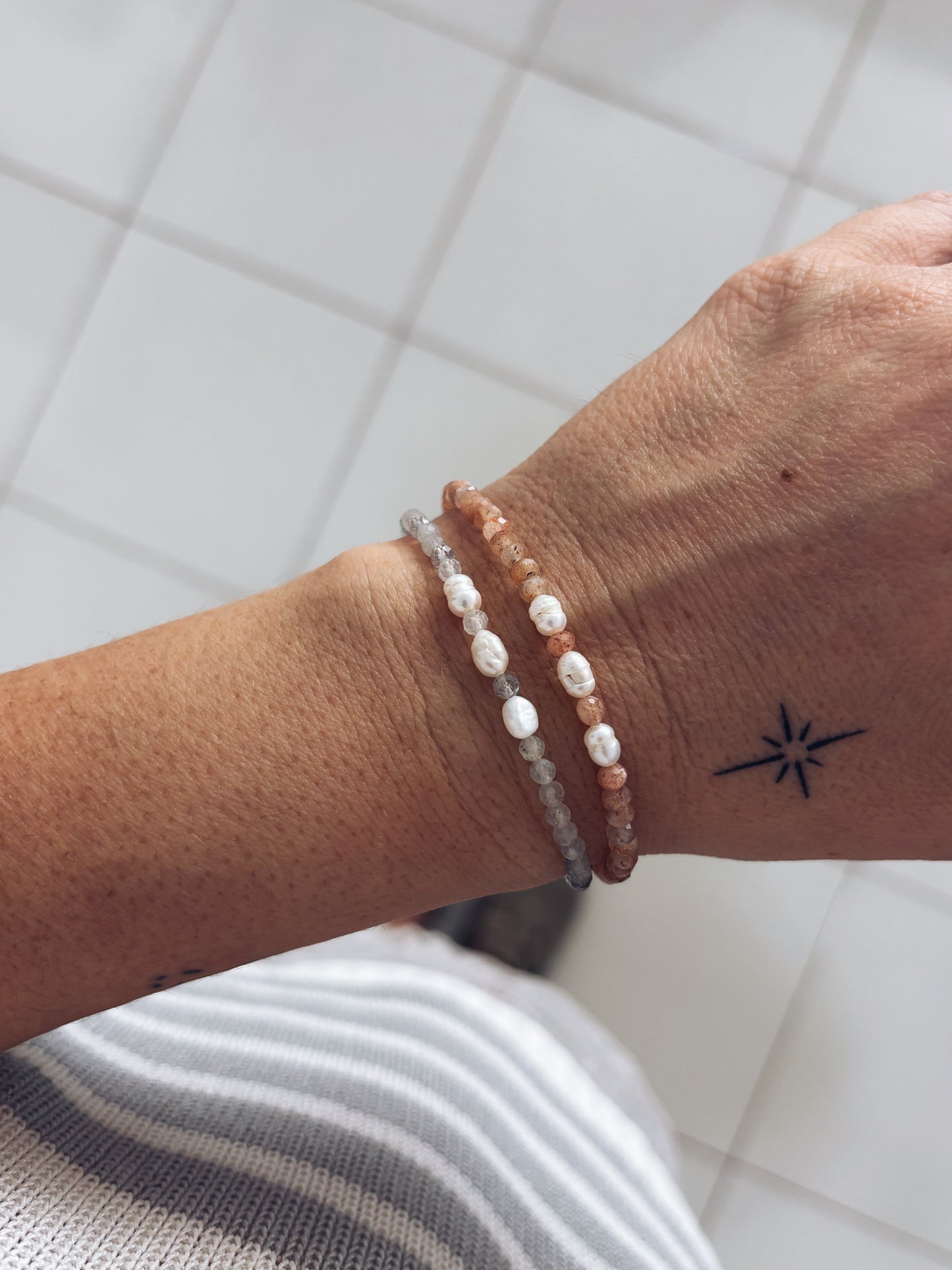 Bracciali con pietre dure e perle di fiume