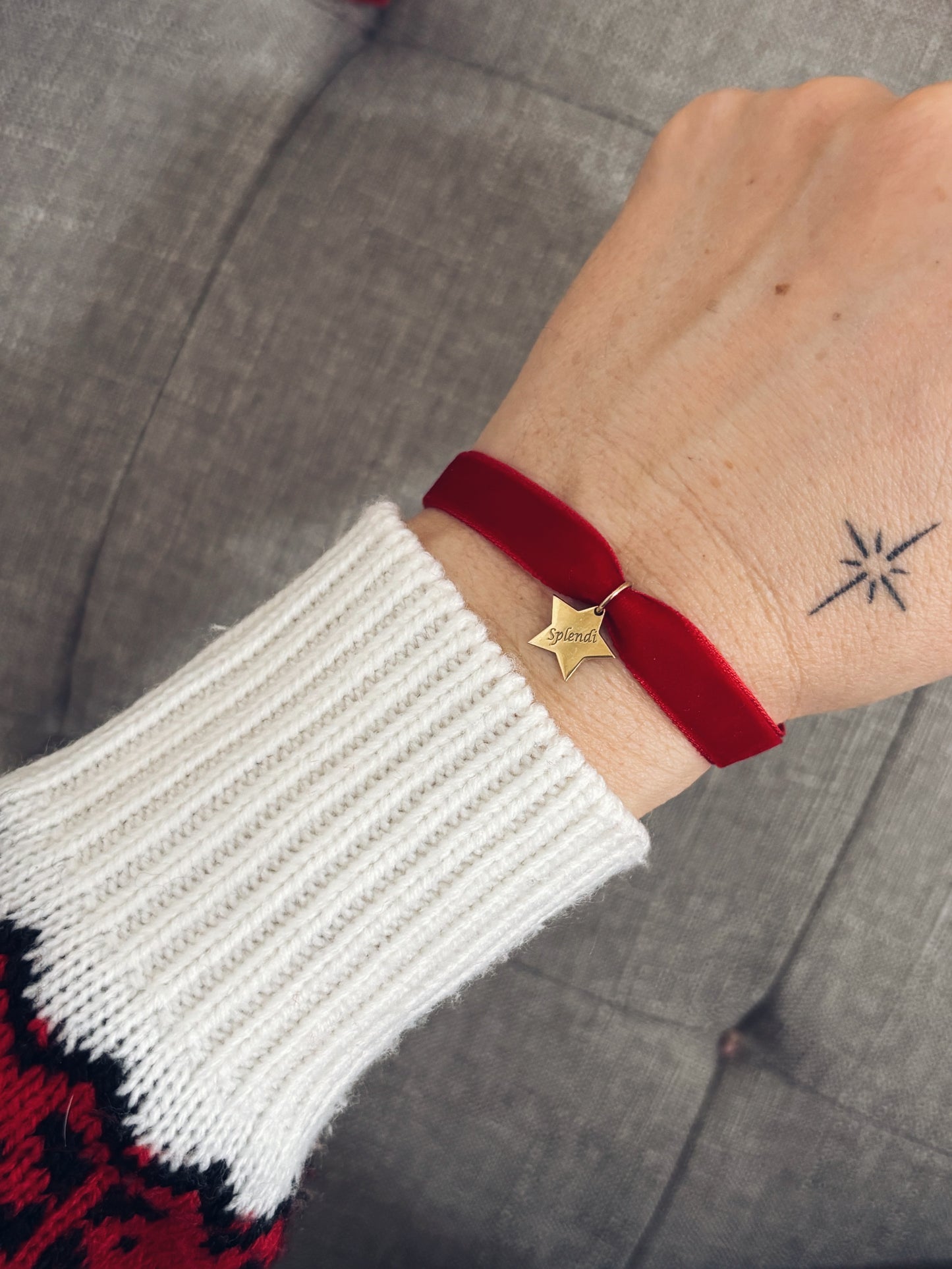Bracciale in velluto rosso con stella in argento 925 incisa