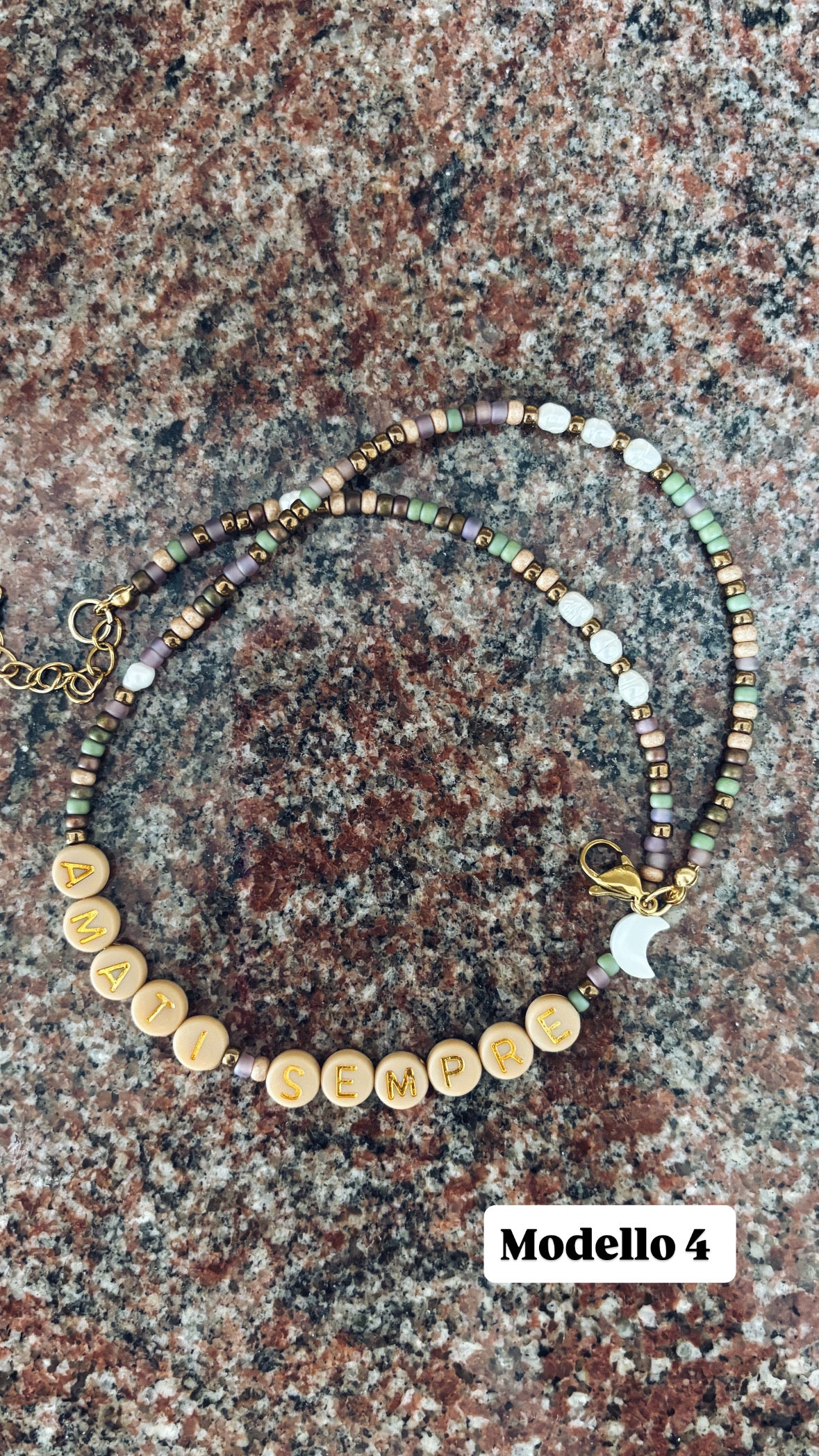 Collane con perline rocailles e letterine colorate - Fall Edition