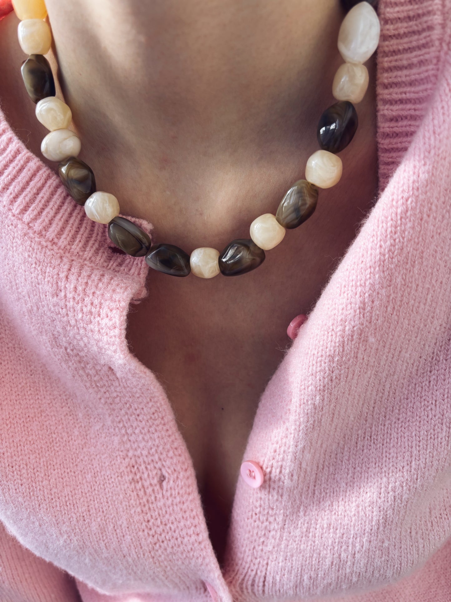 Collana in resina colorata