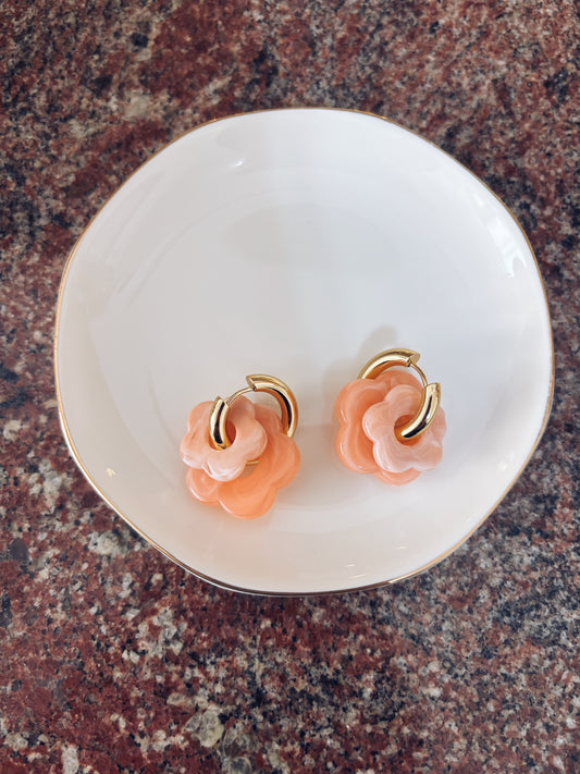 Orecchini in acciaio e fiori in resina - salmone