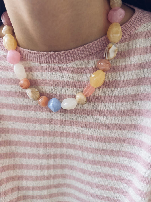Collana in resina colorata