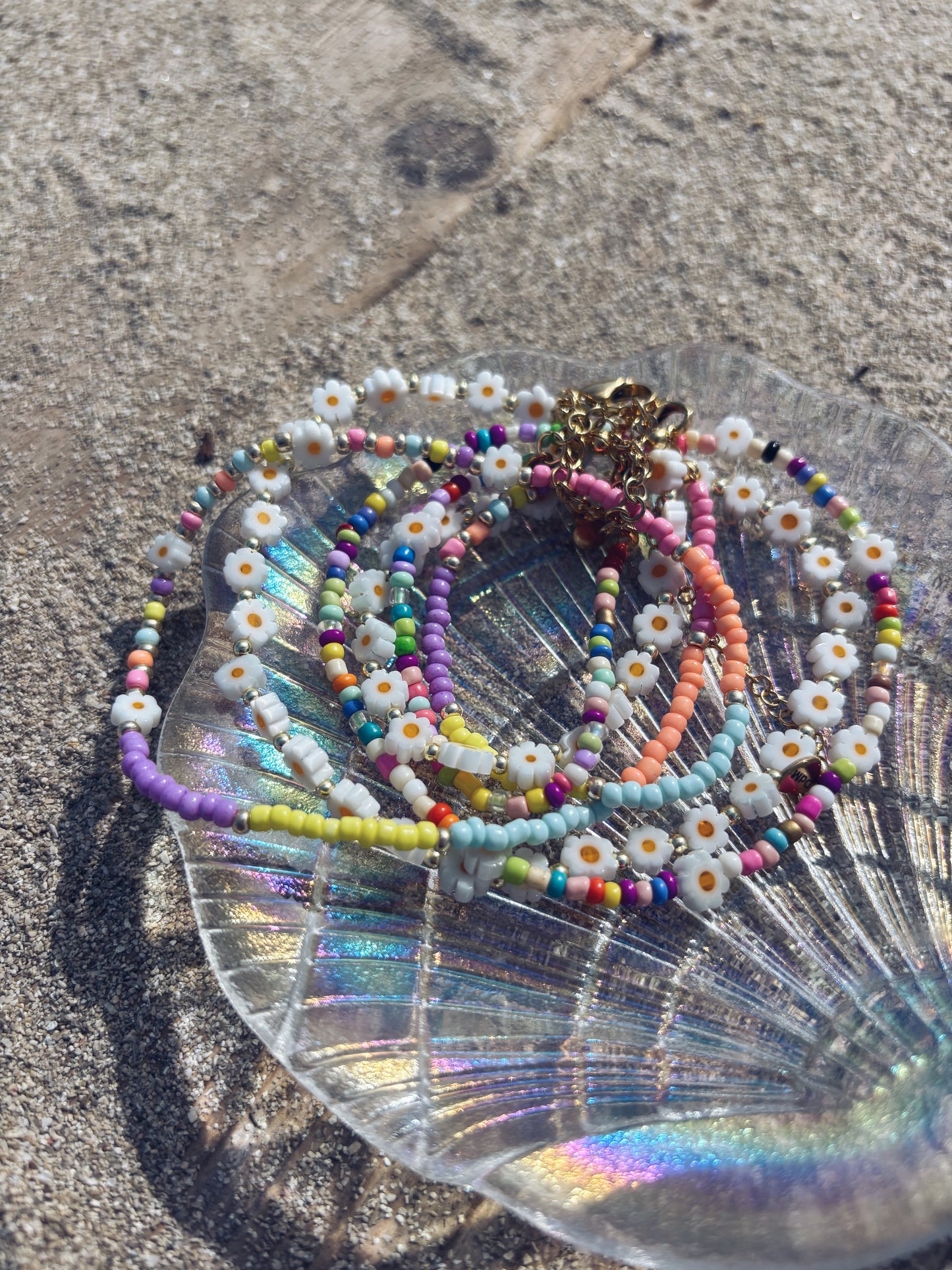 Collana con perline in vetro e margherite in vetro di Murano