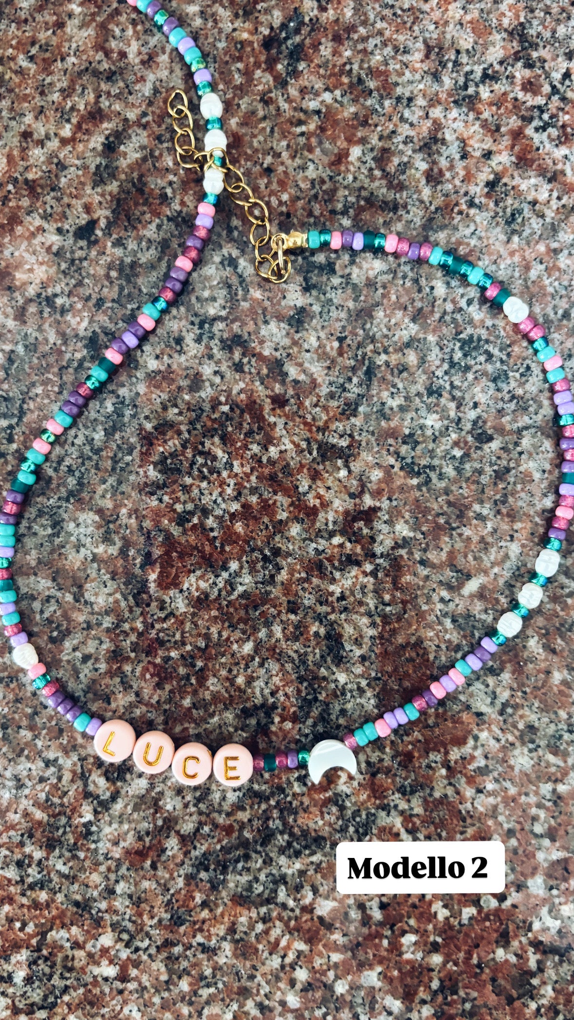 Collane con perline rocailles e letterine colorate - Fall Edition
