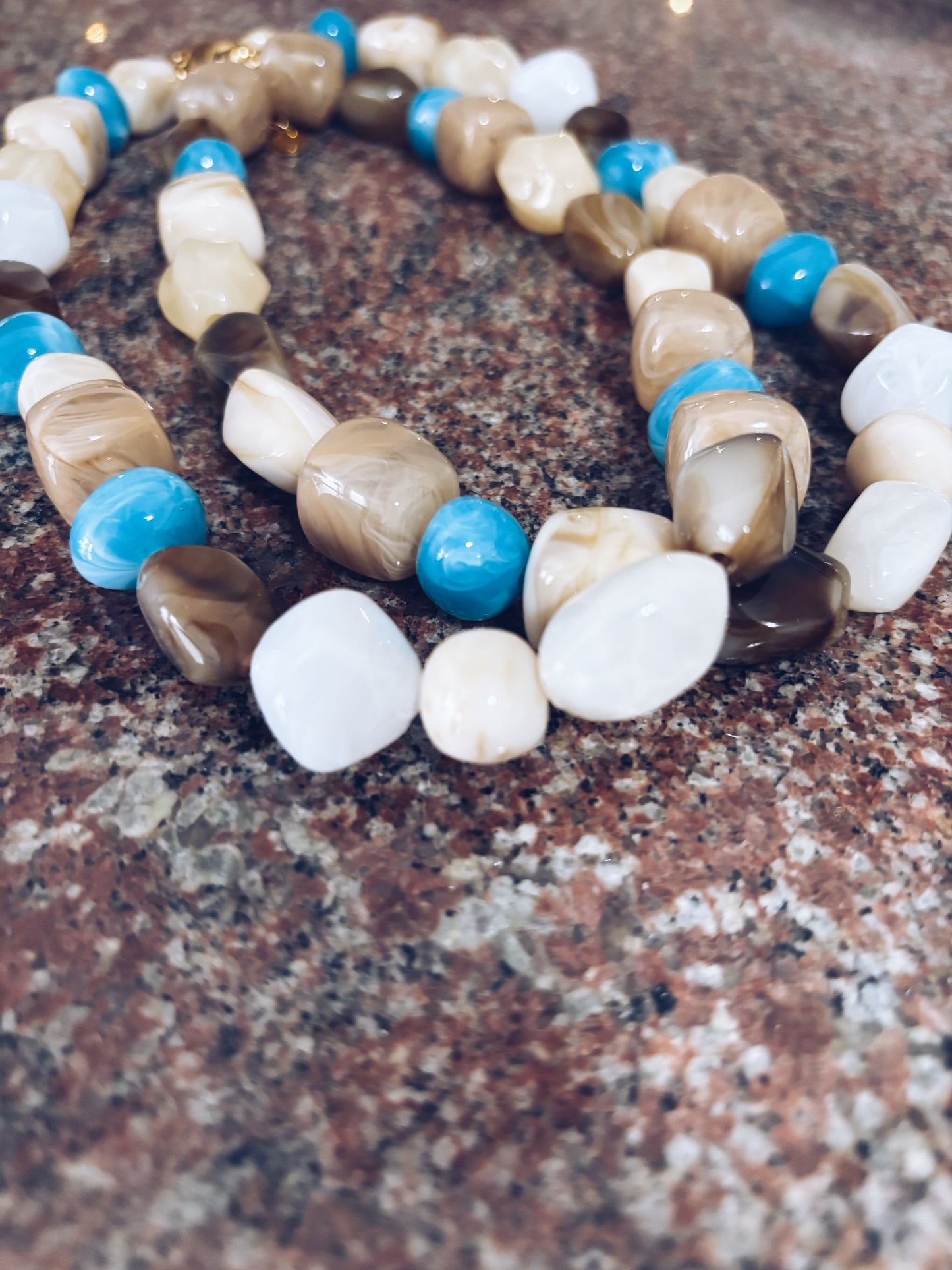 Collana in resina colorata