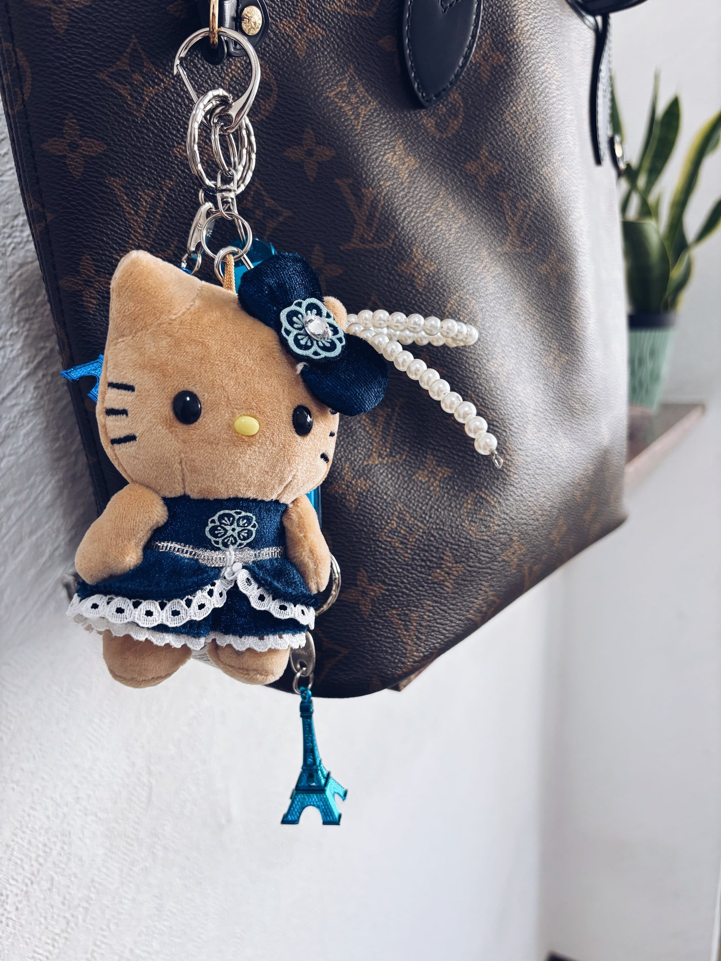 Hello Kitty in blu - bag charm