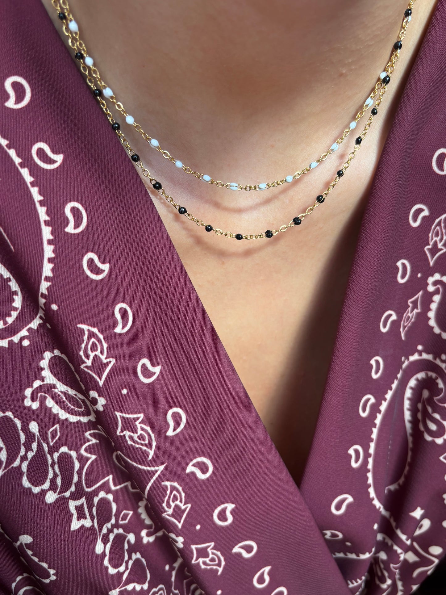Collana in acciaio con dadini smaltati