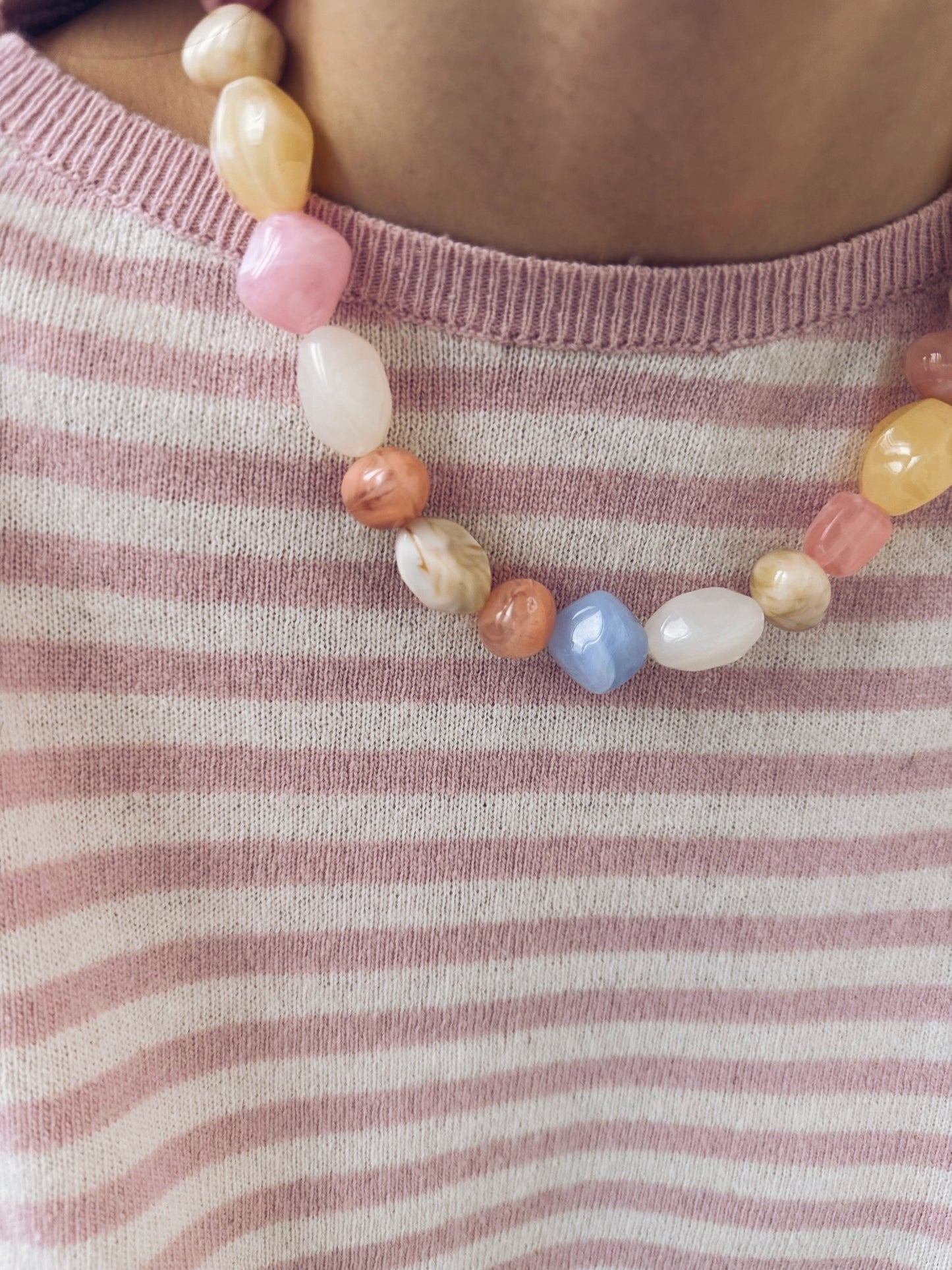 Collana in resina colorata